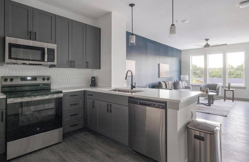 MLK Apartment | Landing | Beautiful 1BD, Yoga Studio