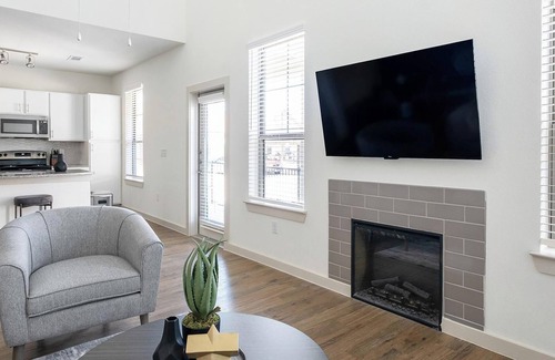 Waller Apartment | Landing | Beautiful 3BD, Pool, Gym