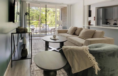 Greenbelt Apartment | Landing | Chic 1BD, Gym, Pool