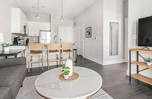 San Marco Apartment | Landing | Chic 1BD, Pool, Gym