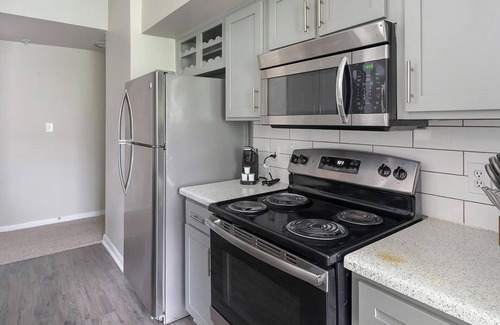 Briarforest Apartment | Landing | Chic 2BD, Gym, Pool
