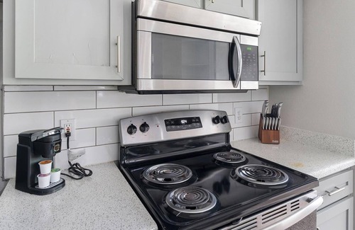 Briarforest Apartment | Landing | Chic 2BD, Gym, Pool