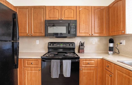 Homestead Apartment | Landing | Chic 3BD, Pool