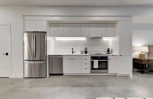Sugar House Apartment | Landing | Chic Studio, Gym, Rooftop Lounge