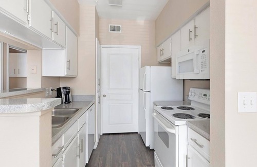 Fort Worth Apartment | Landing | Incredible 1BD, Rooftop Lounge, Gym