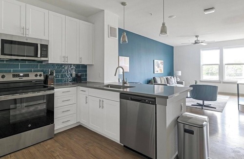 MLK Apartment | Landing | Incredible 1BD, Gym, Yoga Studio