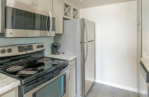 Briarforest Apartment | Landing | Incredible 1BD, Gym, Pool