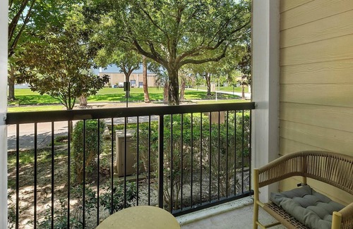 Nassau Bay Apartment | Landing | Incredible 1BD, Gym, Pool