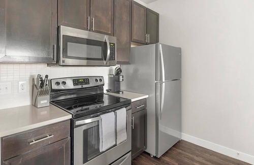 Katy Apartment | Landing | Modern 1BD, Clubhouse, Courtyard