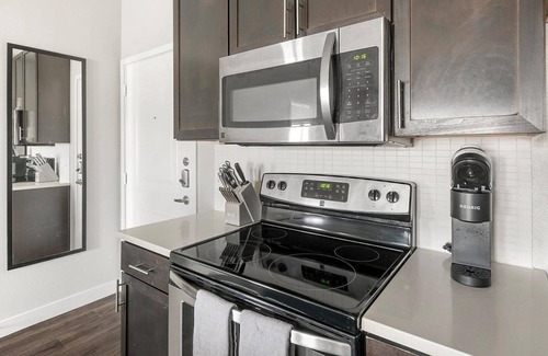 Katy Apartment | Landing | Modern 1BD, Clubhouse, Courtyard