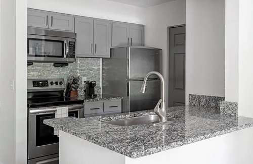 Green Hills Apartment | Landing | Modern 1BD, Courtyard, Gym