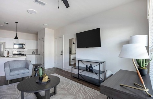 Venus Apartment | Landing | Modern 1BD, Gym, Pool