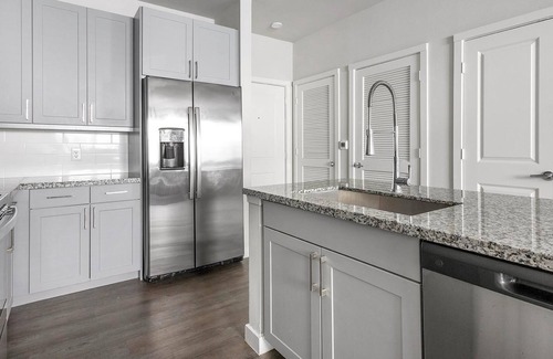 Spring Branch East Apartment | Landing | Modern 1BD, Gym, Pool
