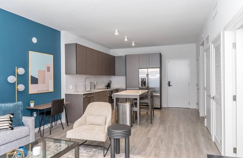 Wimauma Apartment | Landing | Modern 1BD, Gym, Pool