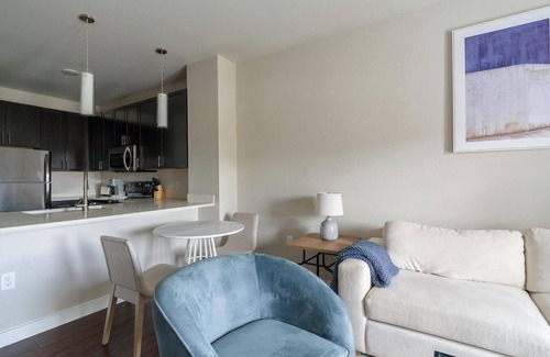 Katy Apartment | Landing | Modern 1BD, Pool, Courtyard