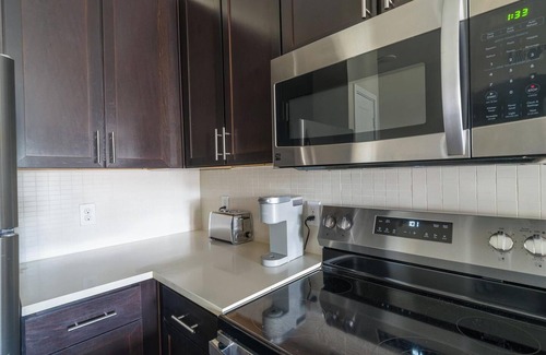 Katy Apartment | Landing | Modern 1BD, Pool, Courtyard