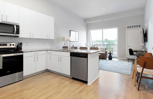 North Kansas City Apartment | Landing | Modern 1BD, Yoga Studio, Pool