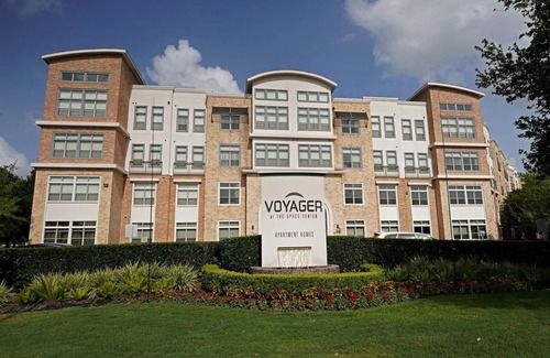 Nassau Bay Apartment | Landing | Modern 1BD, Yoga Studio, Gym