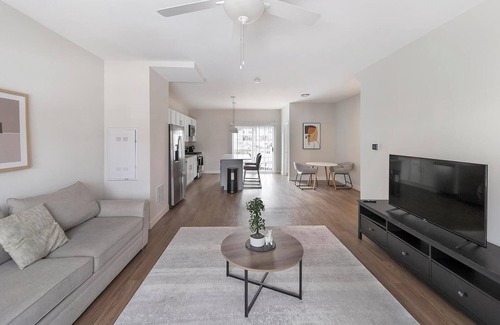 Willow Springs Apartment | Landing | Modern 2BD, Gym, Clubhouse