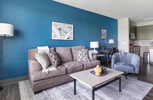 Memorial Apartment | Landing | Modern 2BD, Gym