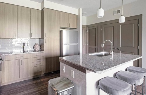 Memorial Apartment | Landing | Modern 2BD, Gym