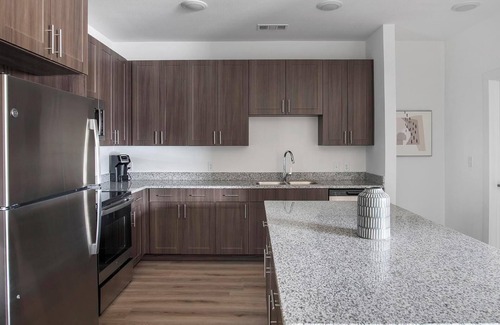 Garland Apartment | Landing | Modern 2BD, Pool, Gym