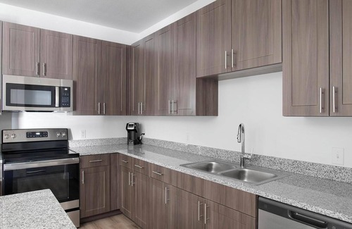 Garland Apartment | Landing | Modern 2BD, Pool, Gym