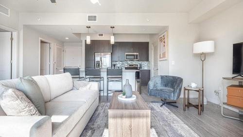 Biggar Apartment | Landing Modern Apartment with Amazing Amenities (ID8083X57)