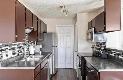 Grand Prairie Apartment | Landing | Spectacular 1BD, Gym, Courtyard