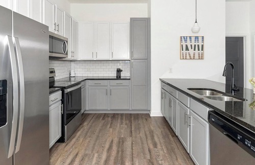 San Marco Apartment | Landing | Spectacular 2BD, Yoga Studio, Gym