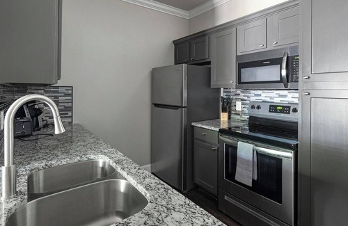 Richmond Apartment | Landing | Spectacular 1BD, Clubhouse, Pool