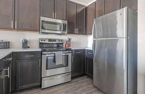 Katy Apartment | Landing | Spectacular 1BD, Clubhouse, Courtyard