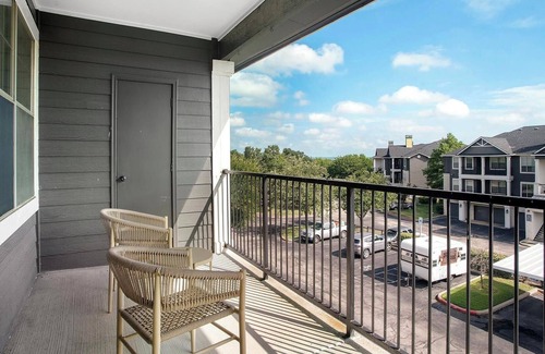 McNeil Apartment | Landing | Spectacular 1BD, Gym, Pool