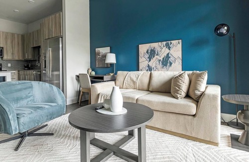 Montopolis Apartment | Landing | Spectacular 1BD, Gym, Courtyard