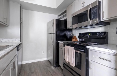 Briarforest Apartment | Landing | Spectacular 1BD, Pool, Gym