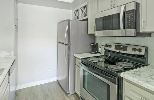 Briarforest Apartment | Landing | Spectacular 1BD, Pool, Gym