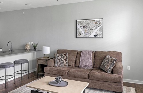 Madison Apartment | Landing | Spectacular 1BD, Gym, Pool