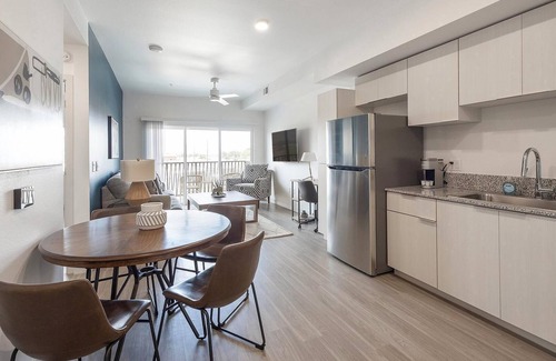 North Mountain Apartment | Landing | Spectacular 2BD, Pool, Gym