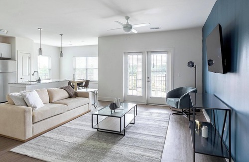 Athens Apartment | Landing | Spectacular 3BD, Yoga Studio, Pool
