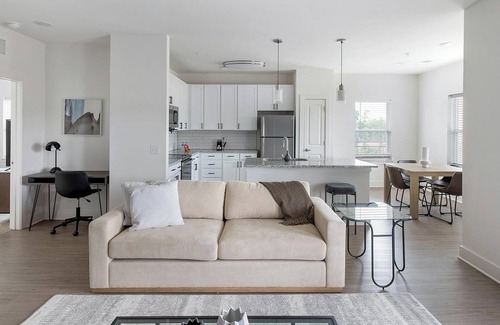 Athens Apartment | Landing | Spectacular 3BD, Yoga Studio, Pool