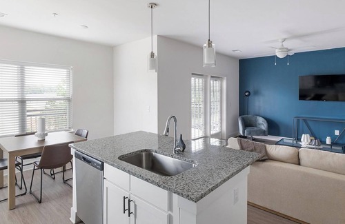 Athens Apartment | Landing | Spectacular 3BD, Yoga Studio, Pool