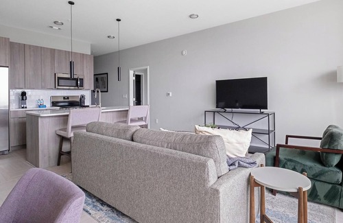 Civil Rights Historic District Apartment | Landing | Spectacular 3BD in Fountain Heights