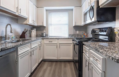 Southside Apartment | Landing | Spectacular 2BD, Gym, Clubhouse