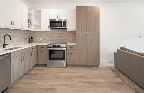 Richmond Apartment | Landing | Stunning 1BD, Clubhouse, Courtyard