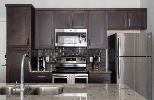 Buda Apartment | Landing | Stunning 1BD, Clubhouse, Gym