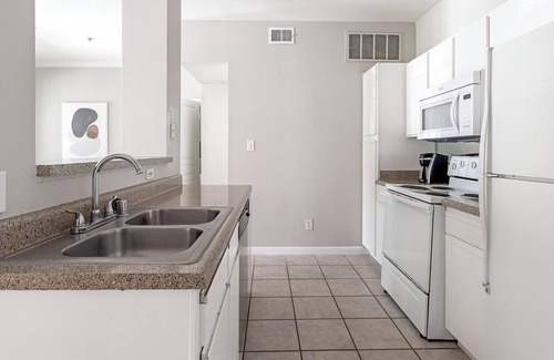 Briarforest Apartment | Landing | Stunning 1BD, Gym, Pool