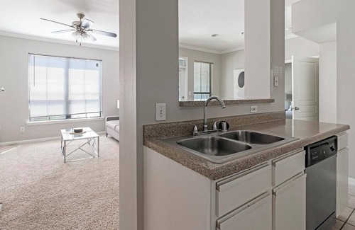 Briarforest Apartment | Landing | Stunning 1BD, Gym, Pool