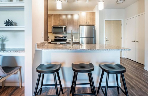 Newberry Apartment | Landing | Stunning 1BD, Pool, Gym