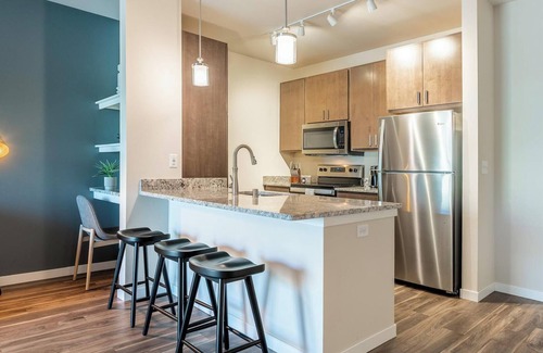 Newberry Apartment | Landing | Stunning 1BD, Pool, Gym