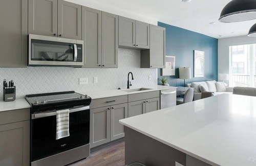 Houston Apartment | Landing | Stunning 1BD, Pool, Courtyard